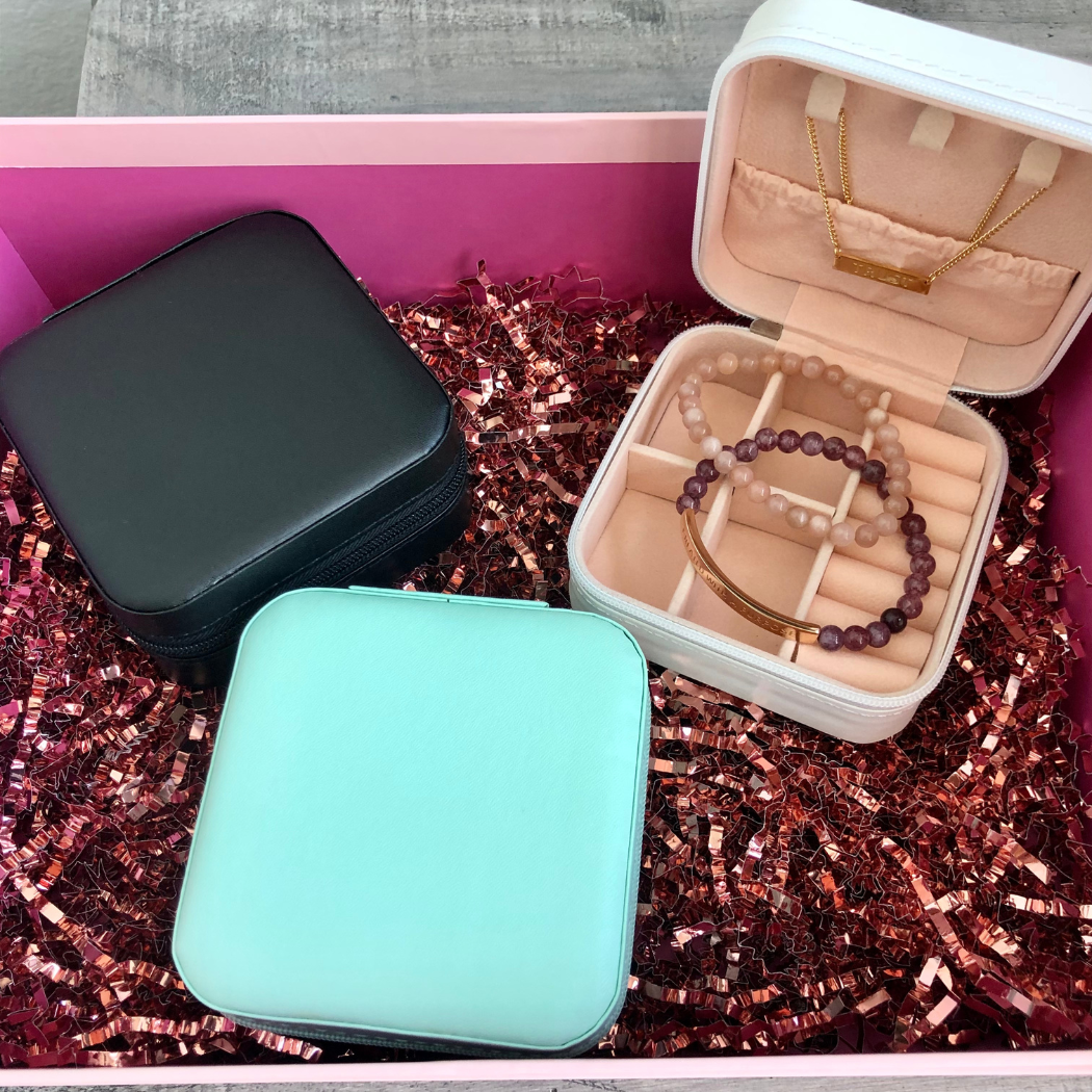 Stylish and compact jewelry organizer