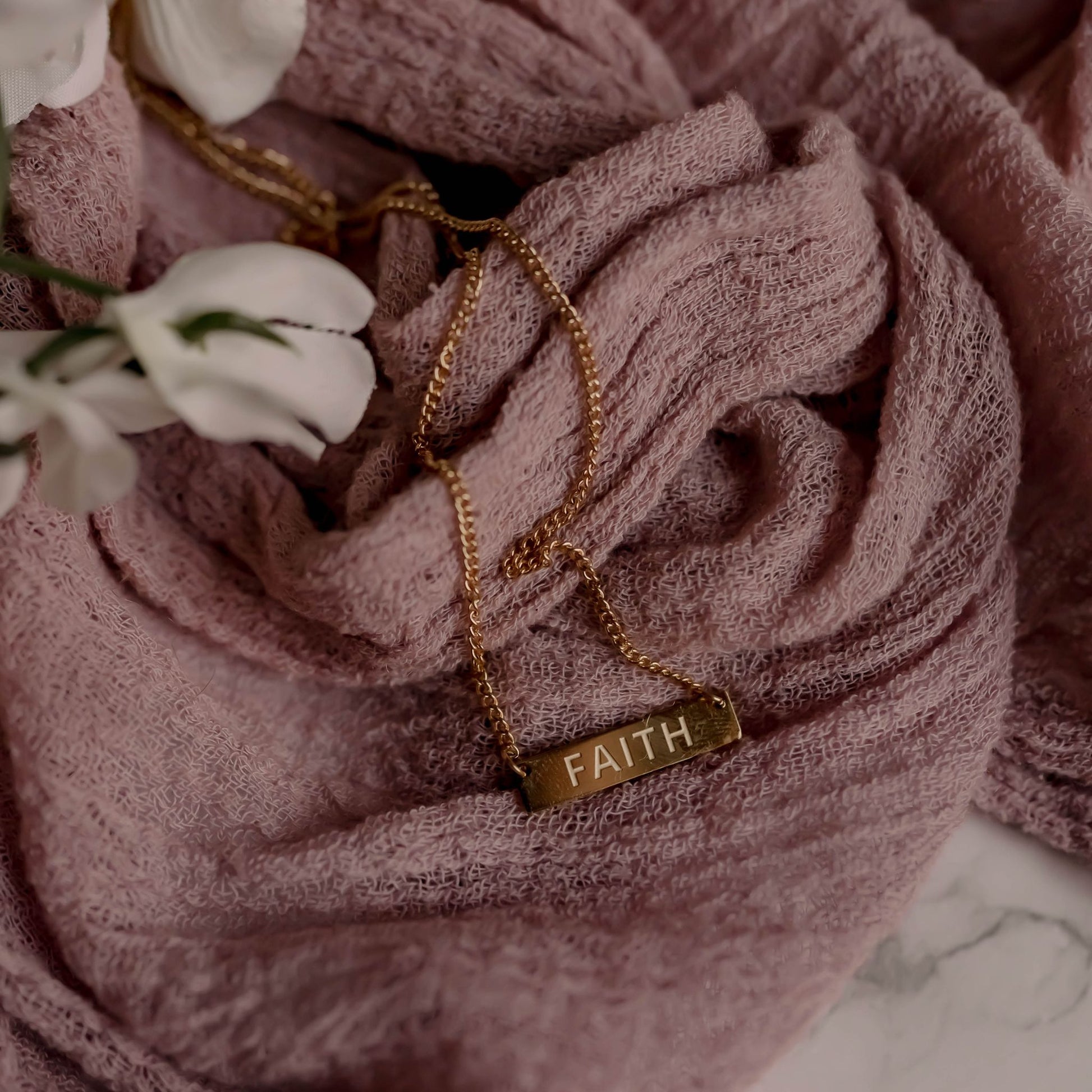 Elegant 'Faith' Engraved Pendant Necklace